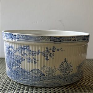 NWOT! Vintage FURNIVALS 1913 Quail Blue & White Soufflé  ( England)